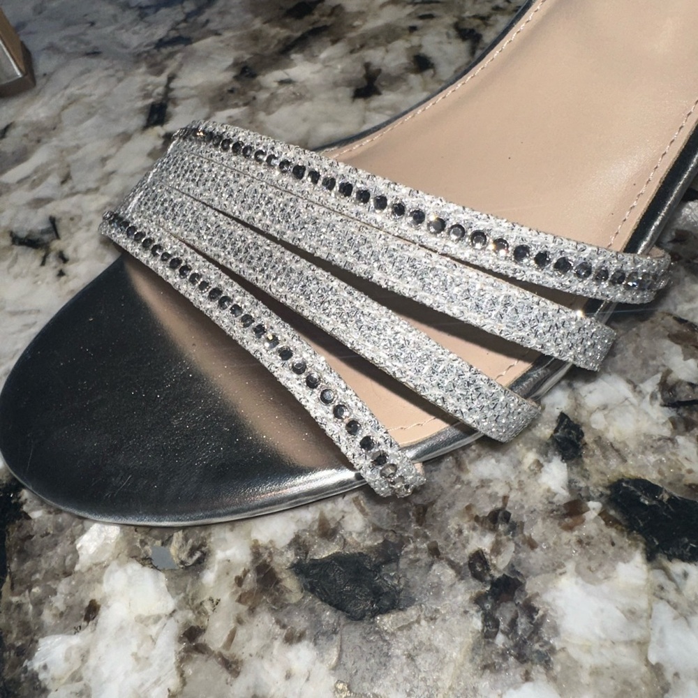 MIA Silver Strappy Sandals Women’s Size 9 Metallic Heels Open Toe Summer Shoes - Picture 8 of 8